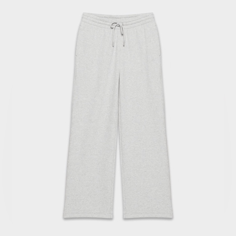 Aritzia Cozy Sweatfleece Boyfriend sweatpants in color heather chrome, size XS